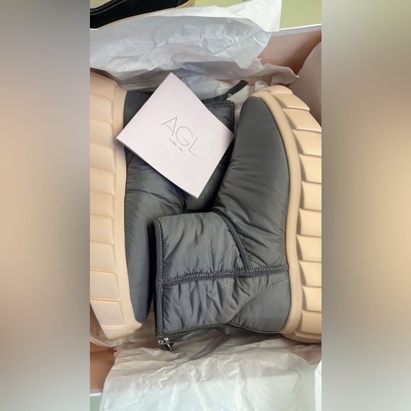 AGL MADE IN ITALY Winter & Rain Boots in Gray and Pink - Picture 6 of 9